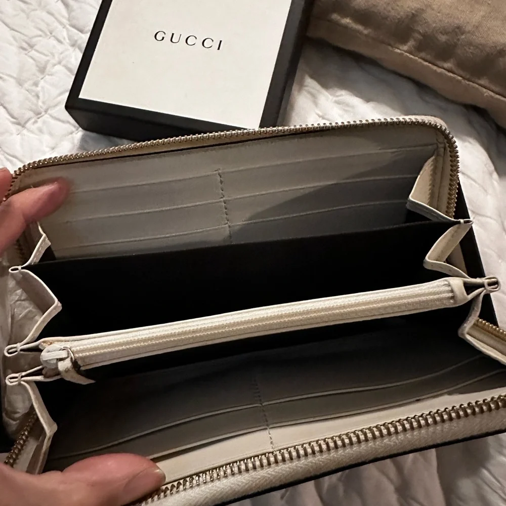 Authentic GUCCI Sylvie cream leather and stripe gold buckle wallet - Picture 14 of 16